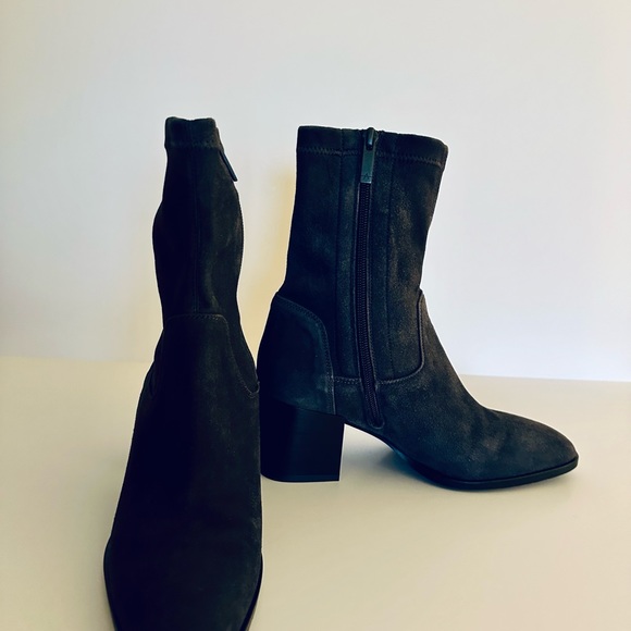 Aquatalia Tilly Grey Stretch Suede Weatherproof Ankle Zip Block Heel Boots 8M - Picture 6 of 7